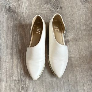 Journee Collection White Cut Out Flats